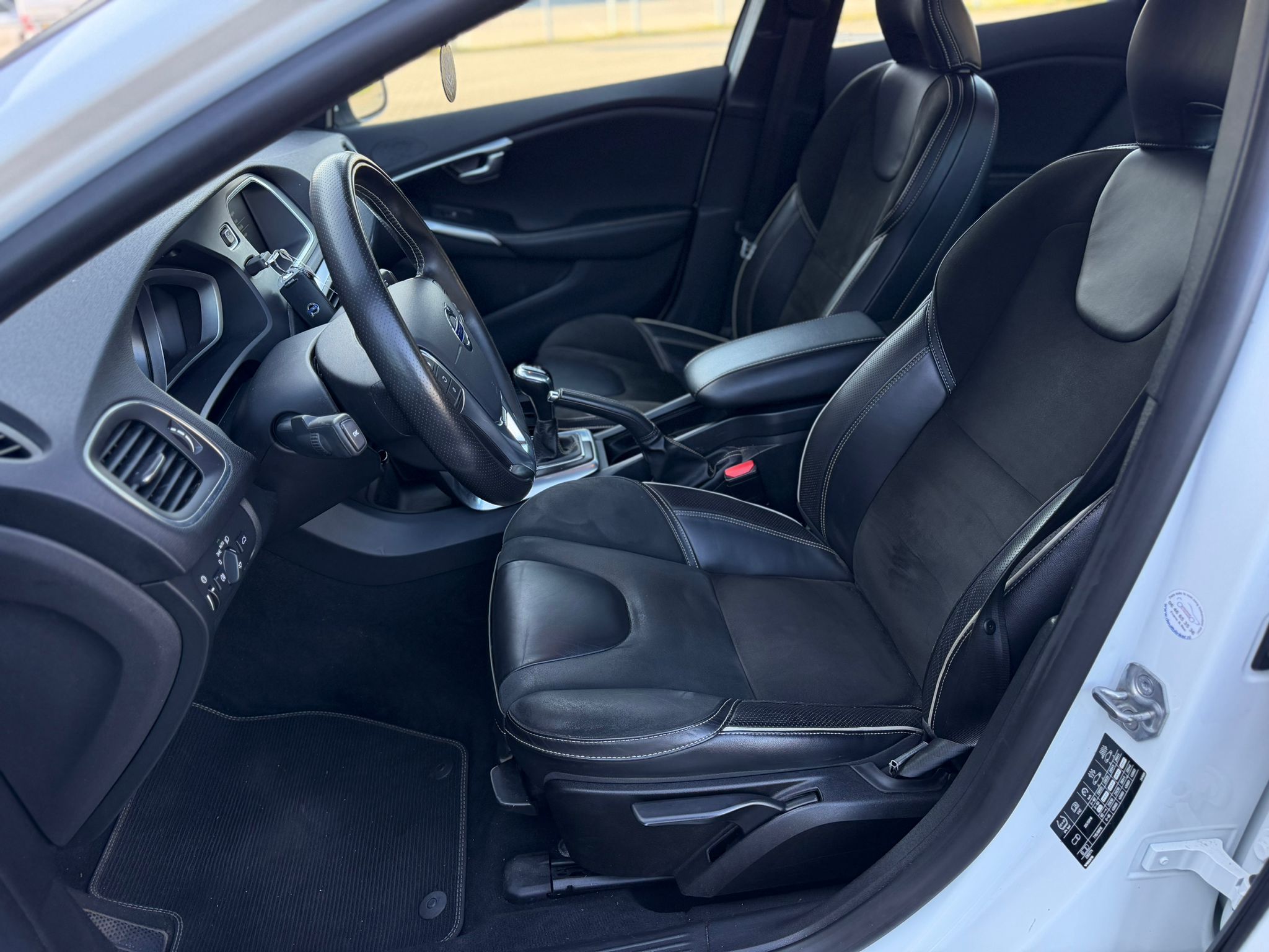 Volvo V40 D2 R-Design thumbnail 15